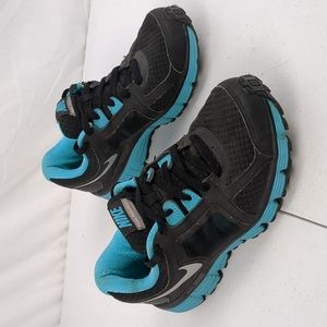 Nike Dual Fusion ST2 Women's Athletic Shoes Size 8 Black Green